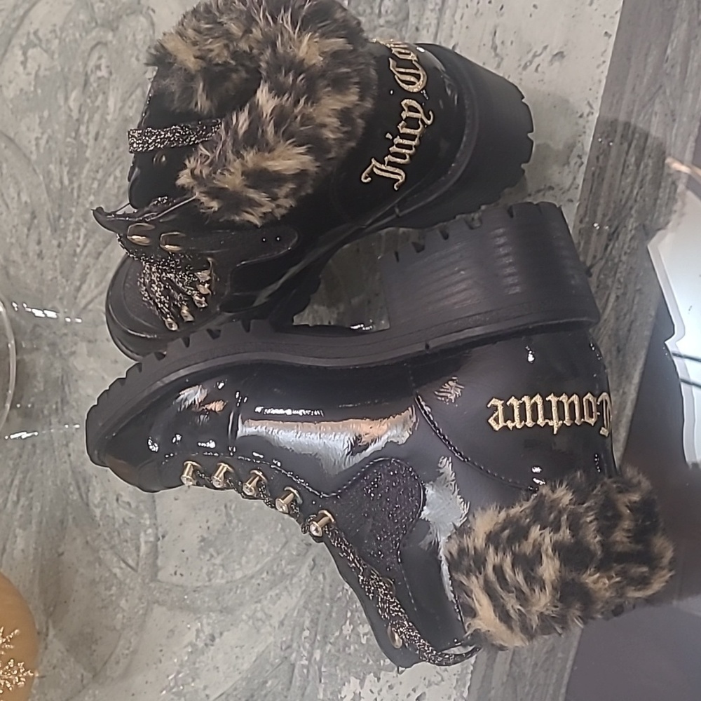 Juicy Couture Women's Indulgence Boots Faux Leather Lug Sole Embroidered 7.5M - Picture 8 of 10